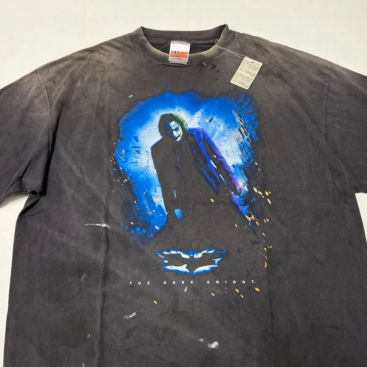 ⚠️This season’s most important Batman-Joker IP collaboration SAINT Mxxxxxx × The Dark Knight BTM_SS TEE /DARKNIGHT/BLK Dark Knight co-branded Joker Dark Knight TEE Washed black S-XL Top-notch printing technology Vector-level replica of the original details Asut ready-made garment dyeing Ma Liu fading Re-washing to make the old Authentic proofing Custom-woven correct main mark Washing mark The difference is shown in the picture and made.